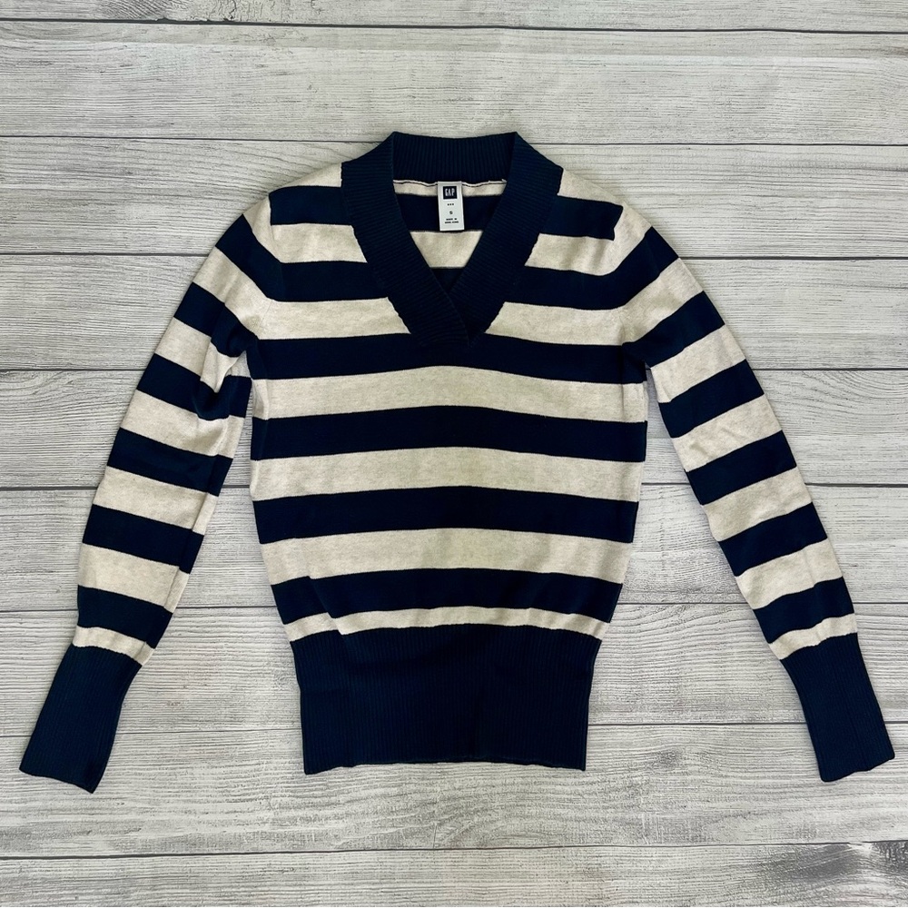 GAP Navy and White Women's Sweater